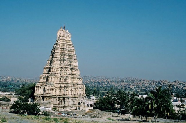 Храм у деревеньки действует Храм у деревеньки действует