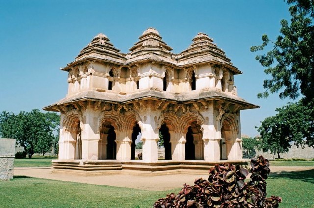 Территория дворца Территория дворца