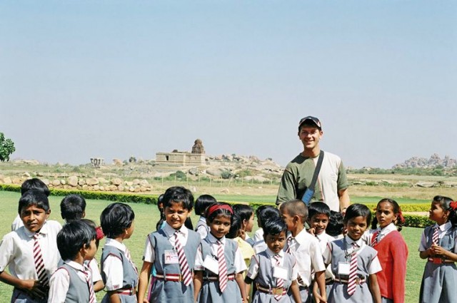 А дети вместо денег (видимо колледж для богатых) попросили ручку и радостно вереща сбежали от меня всей толпой ) А дети вместо денег (видимо колледж для богатых) попросили ручку и радостно вереща сбежали от меня всей толпой )