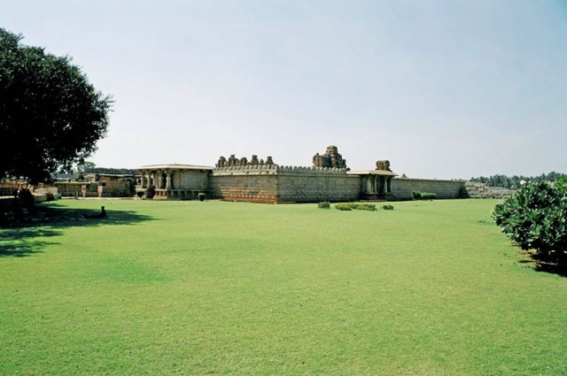 А газоны сажать научились наверное уже у англичан А газоны сажать научились наверное уже у англичан