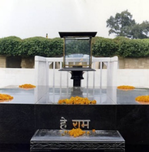 место кремации Ганди место кремации Ганди