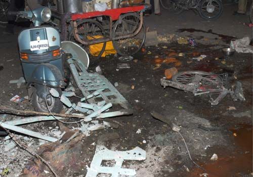 Рядом с храмом Ханумана Рядом с храмом Ханумана