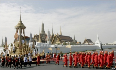 Последний раз подобная церемония проводилась в Таиланде в 1996 году Последний раз подобная церемония проводилась в Таиланде в 1996 году