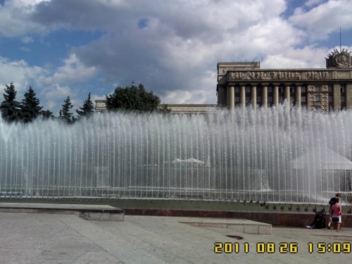 фонтаны на площади